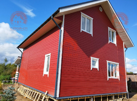 Скандинавский какасный дом 9 на 9 с террасой, четыре спальни, кухня-гостиная. Цвет стен 2670 Louhi.
